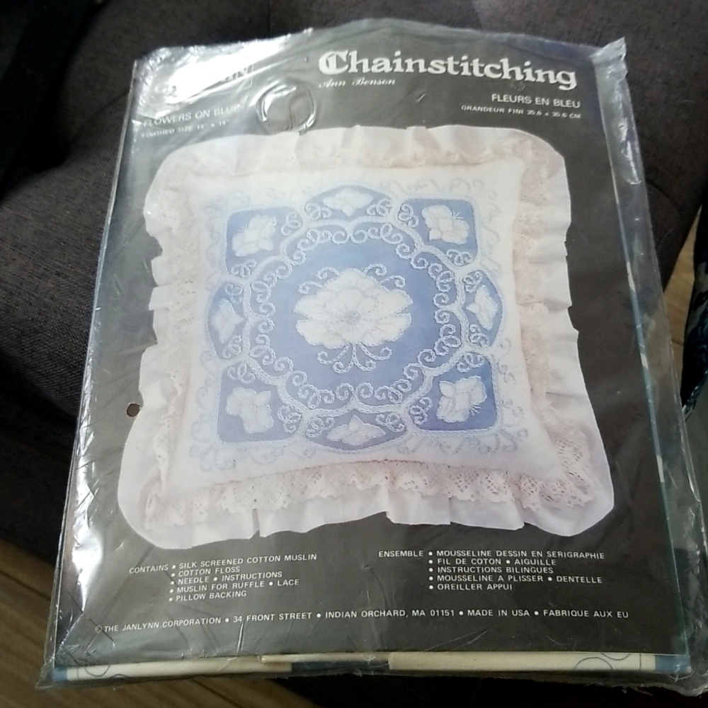 Charmin Chainstitching Flowers On Blue Kit